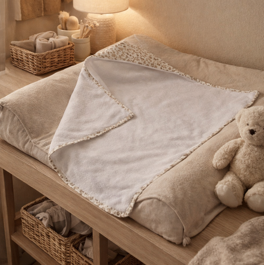 Cape de bain sur table a langer 