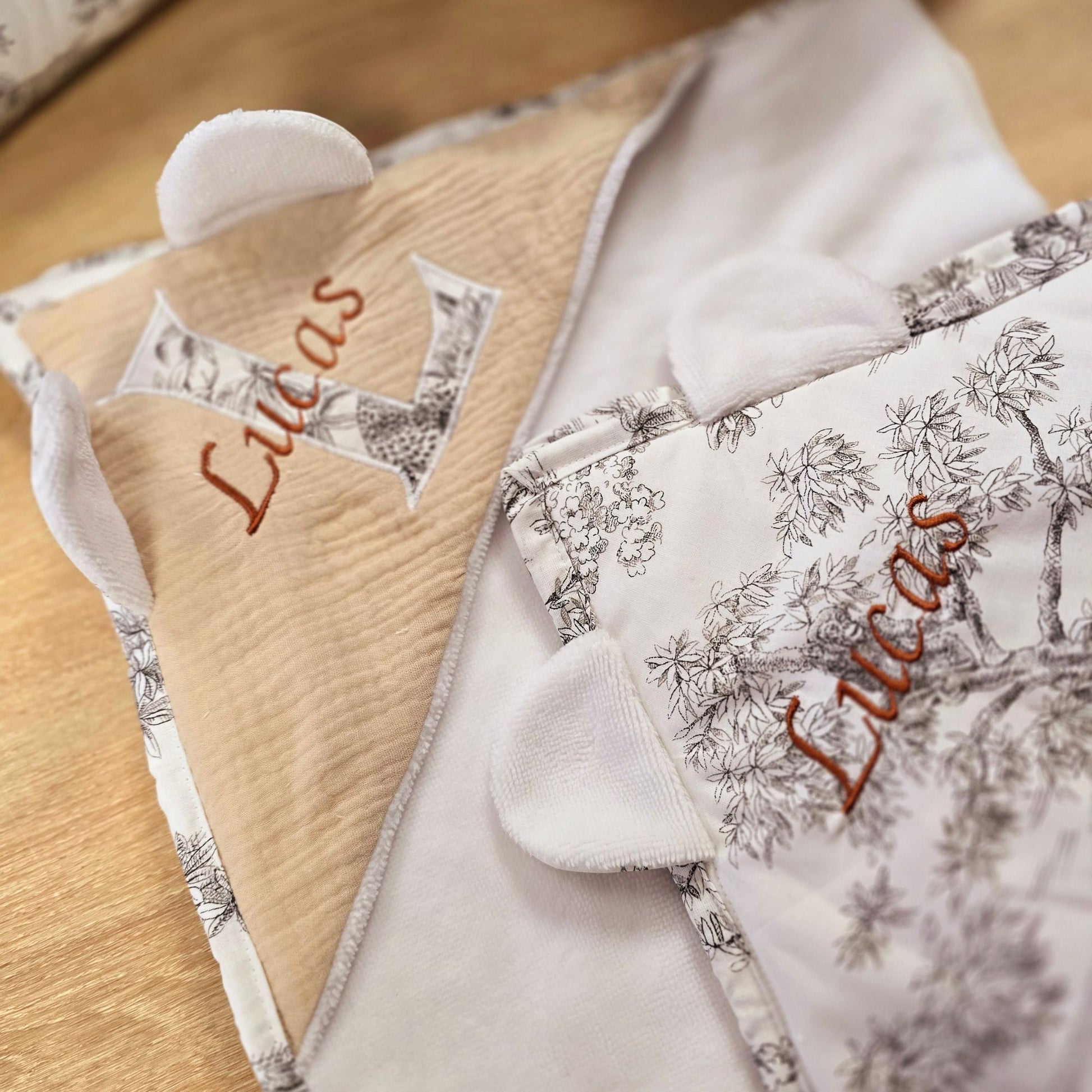 Cape de bain bébé en coton certifié OEKO-TEX artisanale