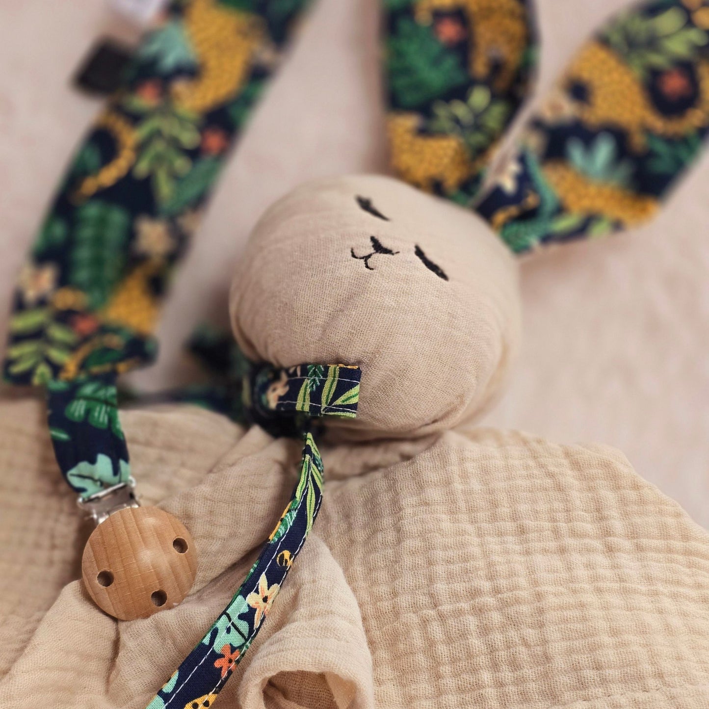 Doudou lapin bébé en double gaze de coton certifié OEKO-TEX fait main