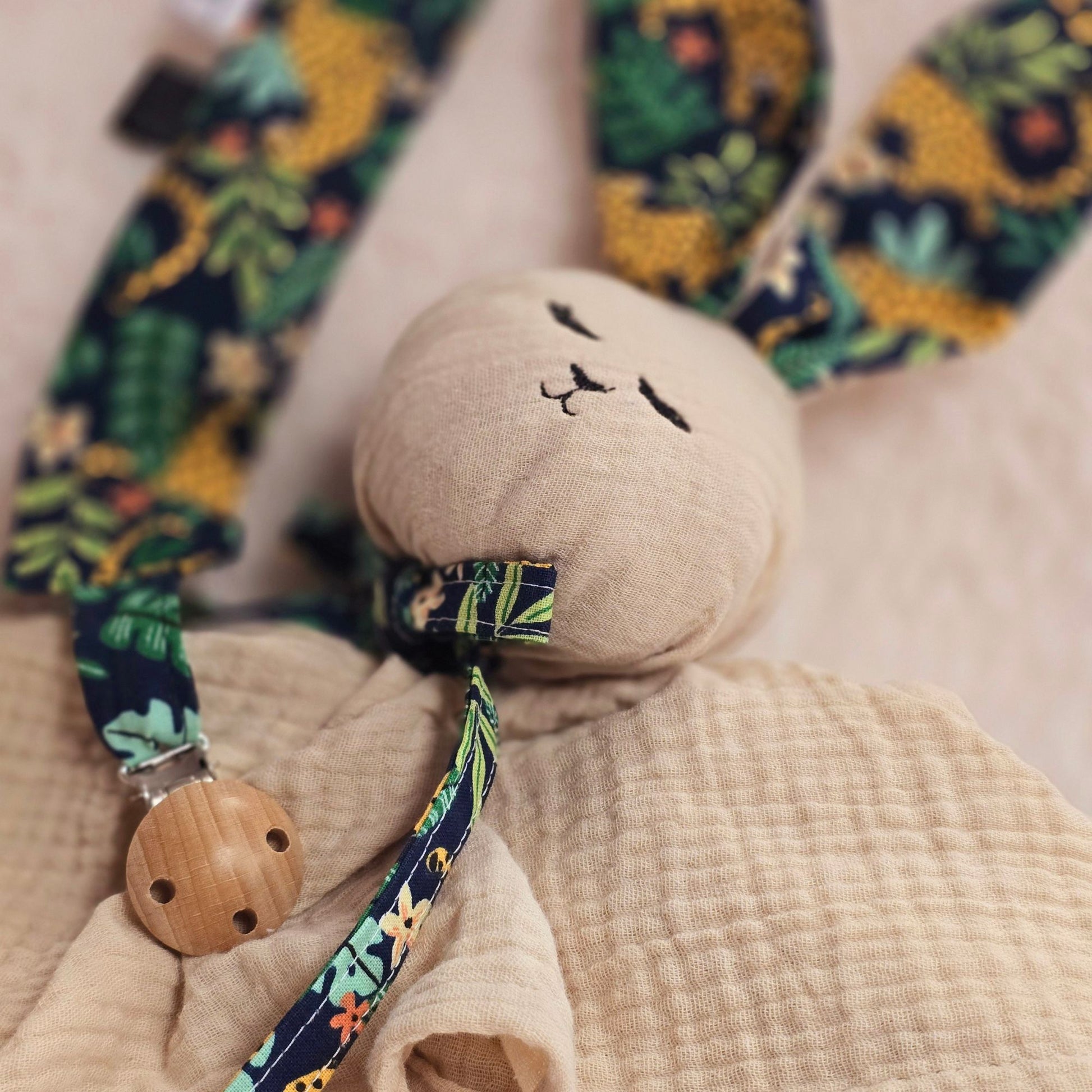 Doudou lapin bébé en double gaze de coton certifié OEKO-TEX fait main