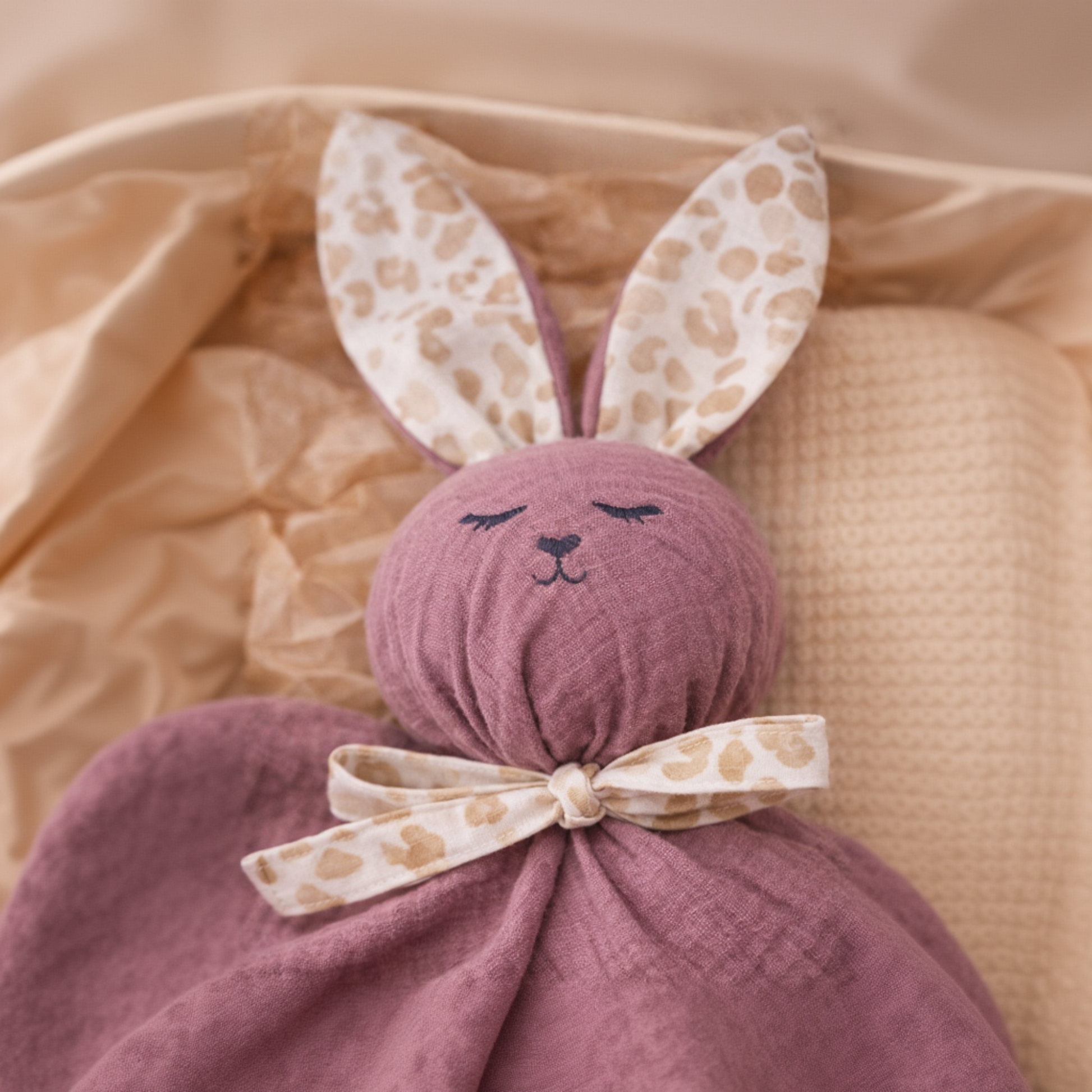 doudou lapin dans coffret cadeau naissance