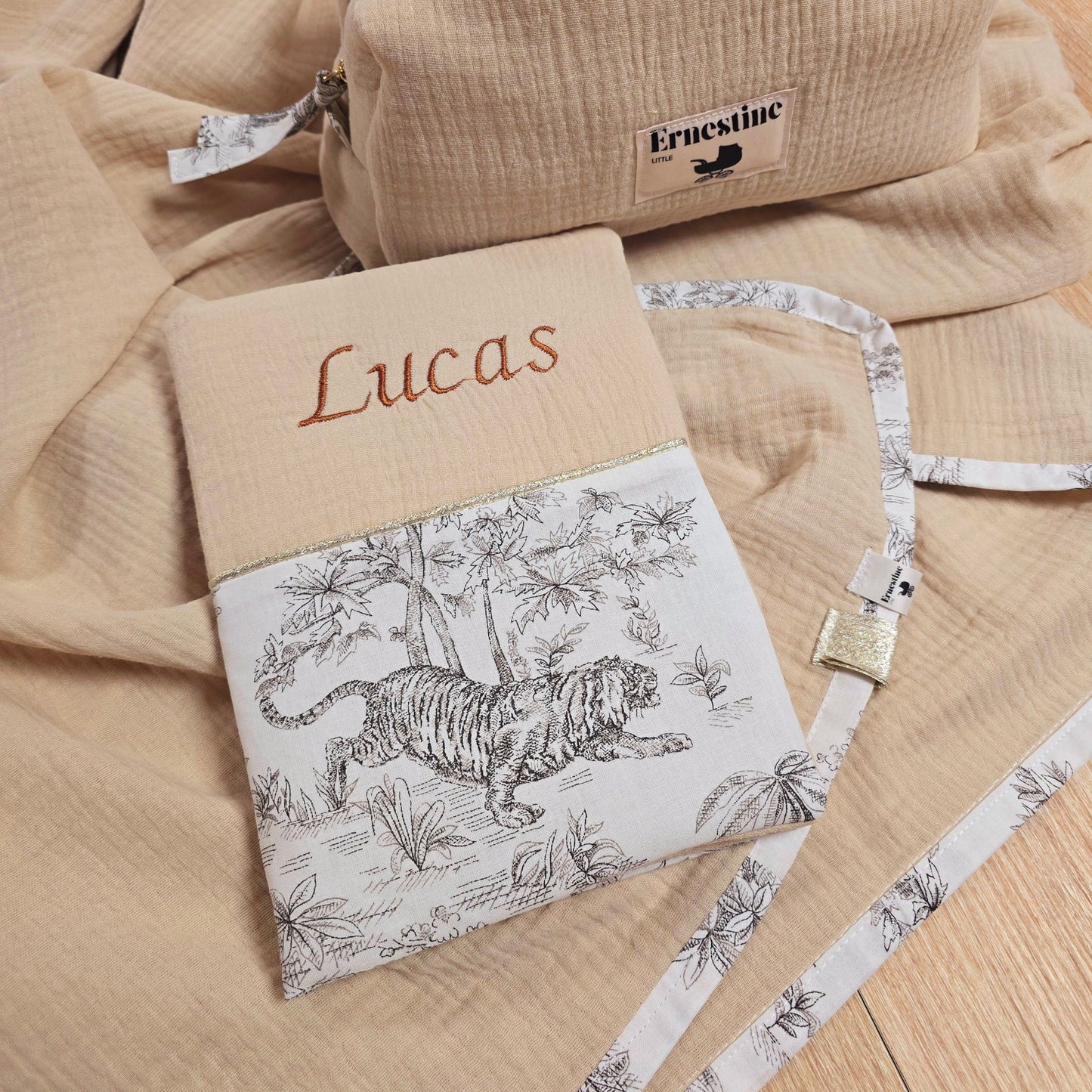 Protège carnet de santé bébé personnalisé avec broderie prénom