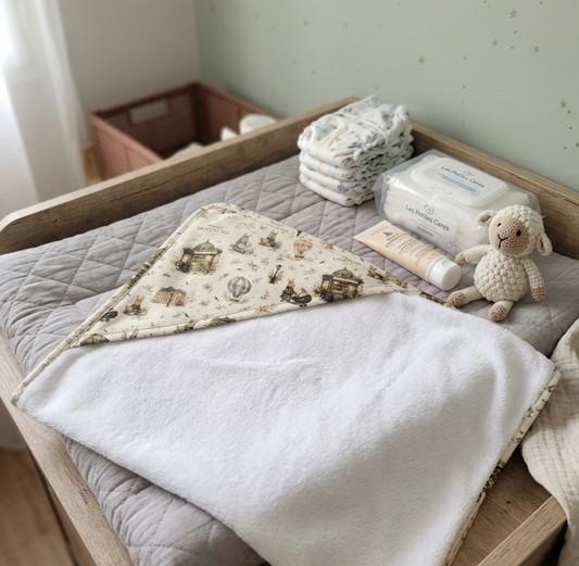 Cape de bain bébé en coton certifié OEKO-TEX collection signature kiosque aux merveilles
