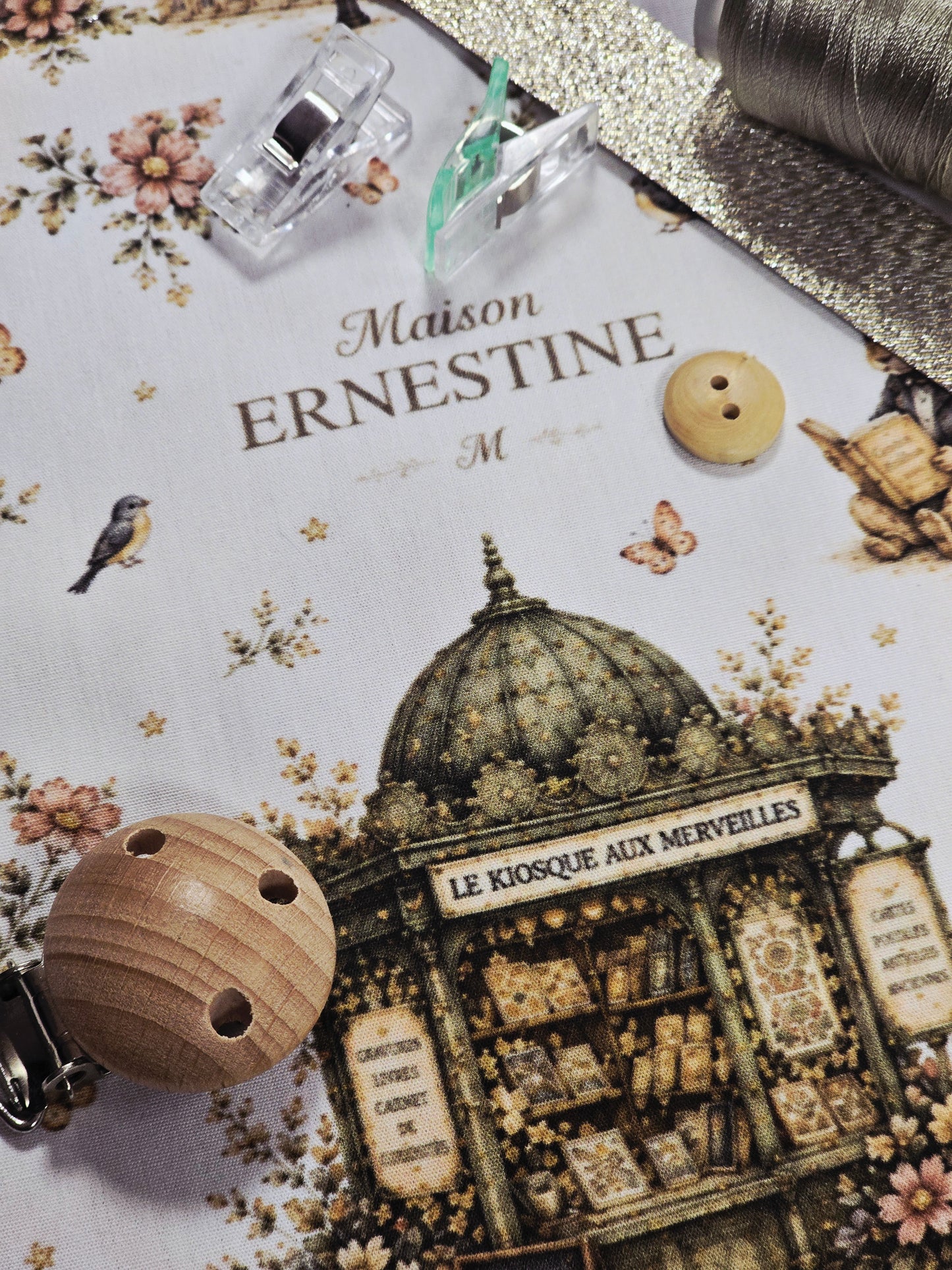 Cube d’éveil lion avec grelot collection signature kiosque aux merveilles Jouet sensoriel artisanal
